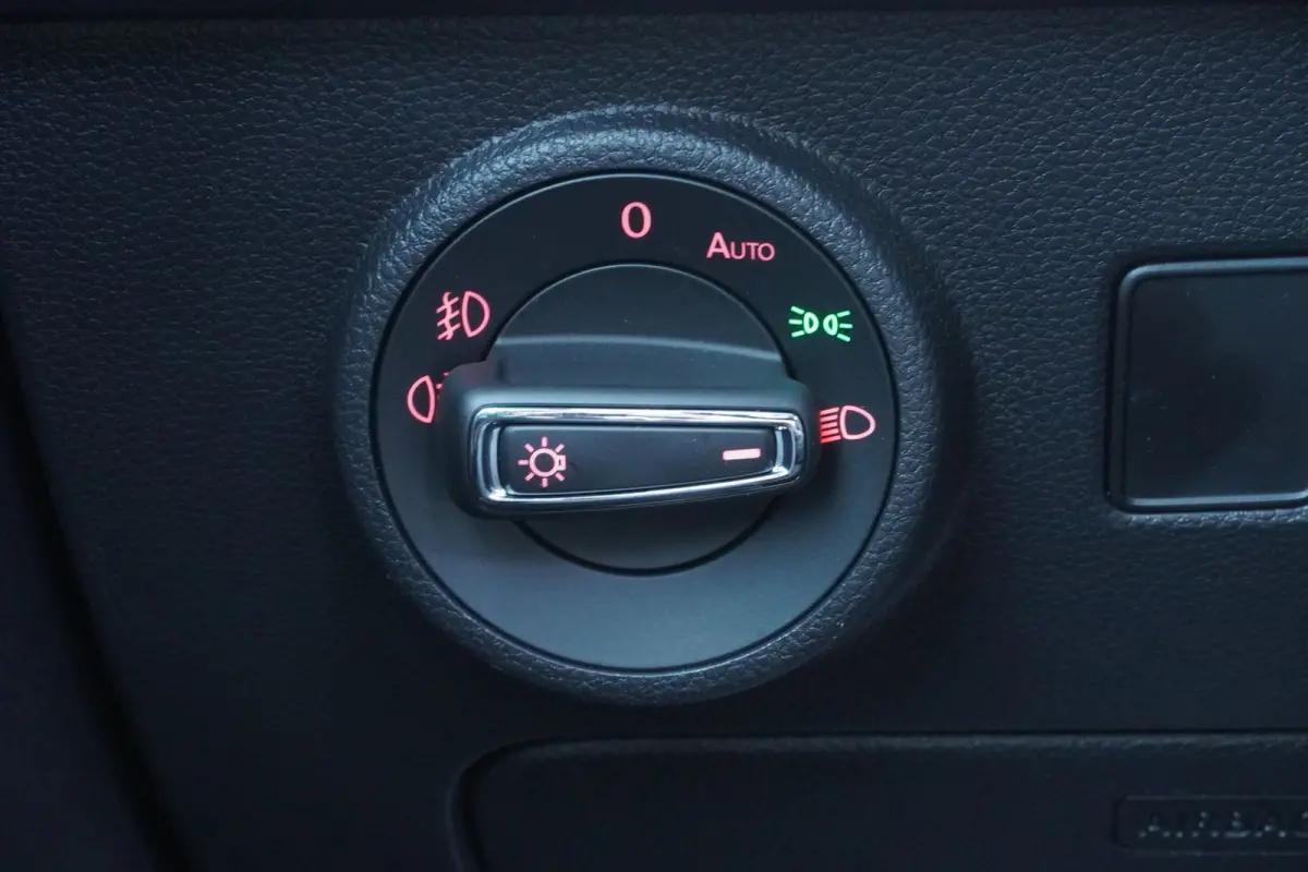 1.5 TSI Xcellence Business Intense FR + Vitrual+Led+Navi+Camera+Leder= SUPER !!