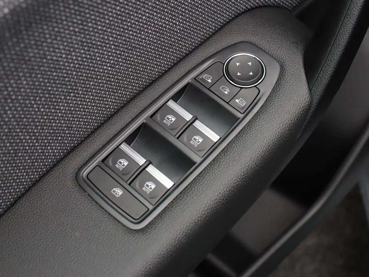 E-Tech full hybrid 160pk techno | Vijf jaar garantie | Apple carplay | Achteruitrijcamera | Parkeersensoren |