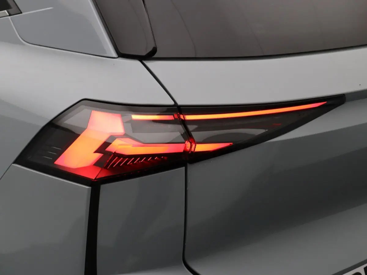 E-Tech full hybrid 160pk techno | Vijf jaar garantie | Apple carplay | Achteruitrijcamera | Parkeersensoren |