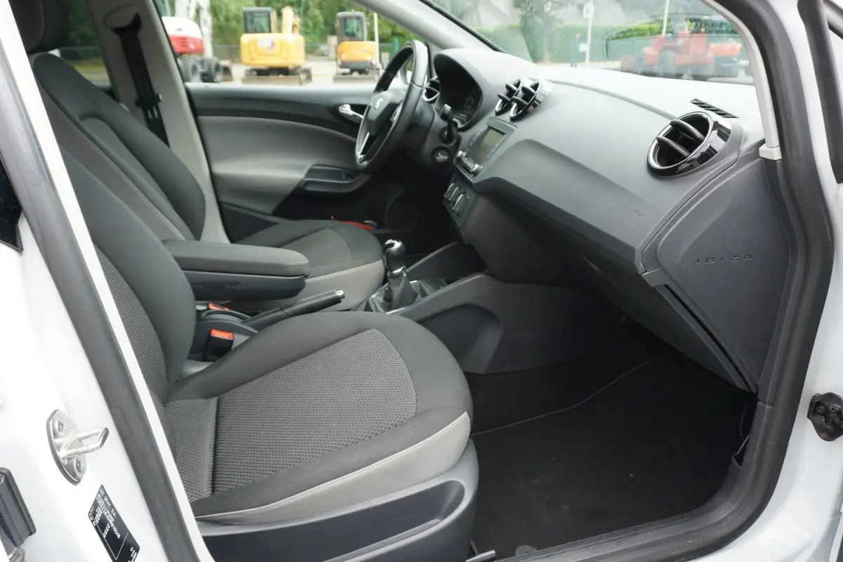 1.0 EcoTSI Style Connect Sport|Navi|Nette auto