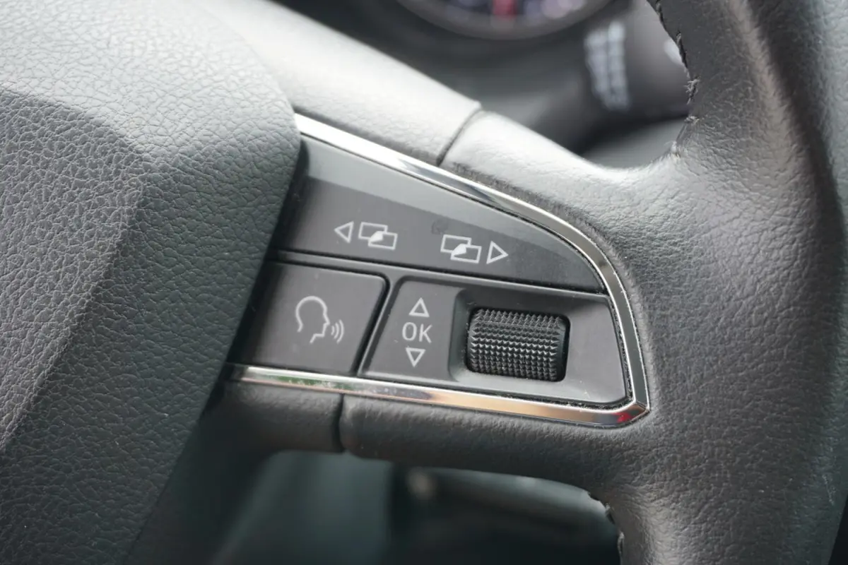 1.0 EcoTSI Style Connect Sport|Navi|Nette auto