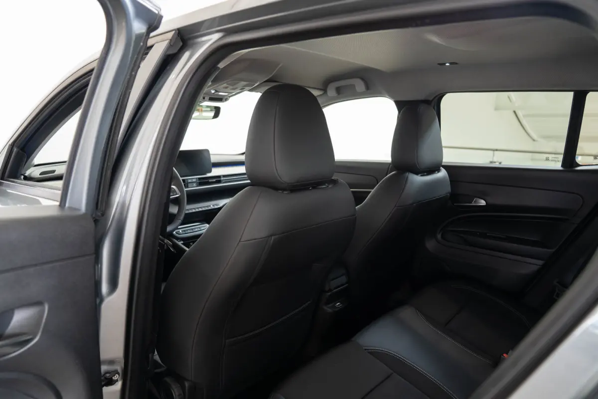 Summit 54 kWh | Camera | Climate Controle | Apple Carplay & Android Auto | Keyless | Parkeersensoren |