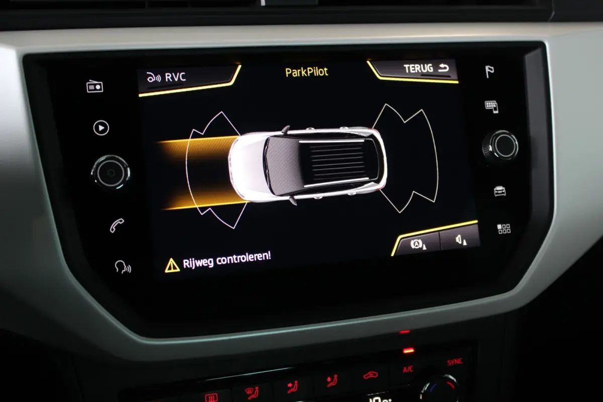 1.0 TSI Xcellence Launch Edition Full LED | Adapt. Cruise | Carplay | Camera | Navi | Bluetooth | Keyless | Beats | 17" LMV | PDC V+A