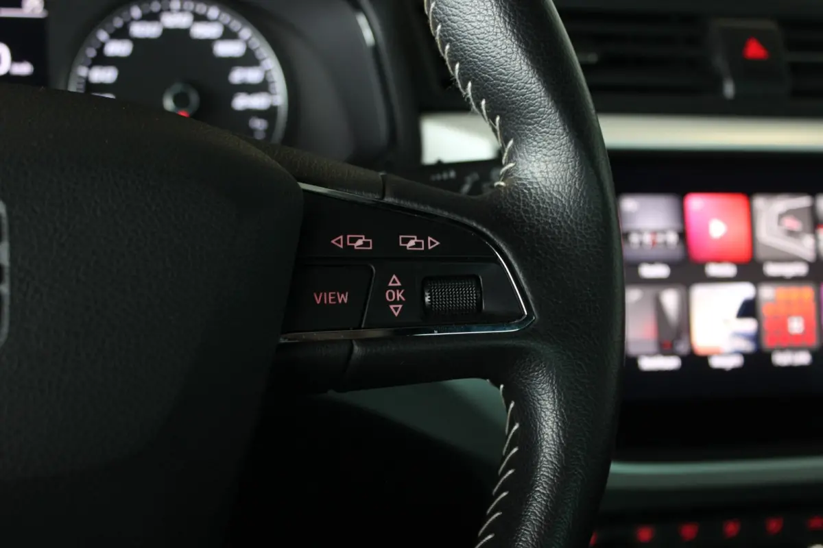 1.0 TSI Xcellence Launch Edition Full LED | Adapt. Cruise | Carplay | Camera | Navi | Bluetooth | Keyless | Beats | 17" LMV | PDC V+A
