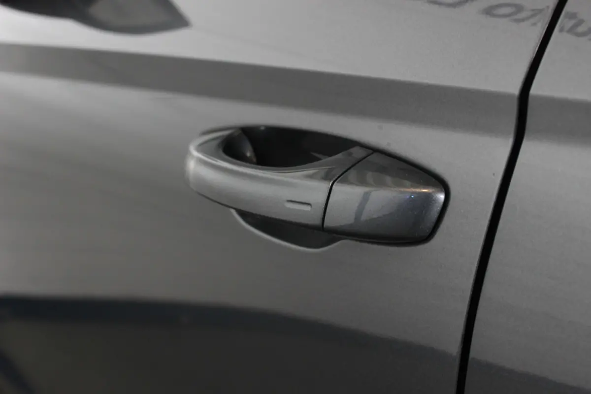 1.0 TSI Xcellence Launch Edition Full LED | Adapt. Cruise | Carplay | Camera | Navi | Bluetooth | Keyless | Beats | 17" LMV | PDC V+A