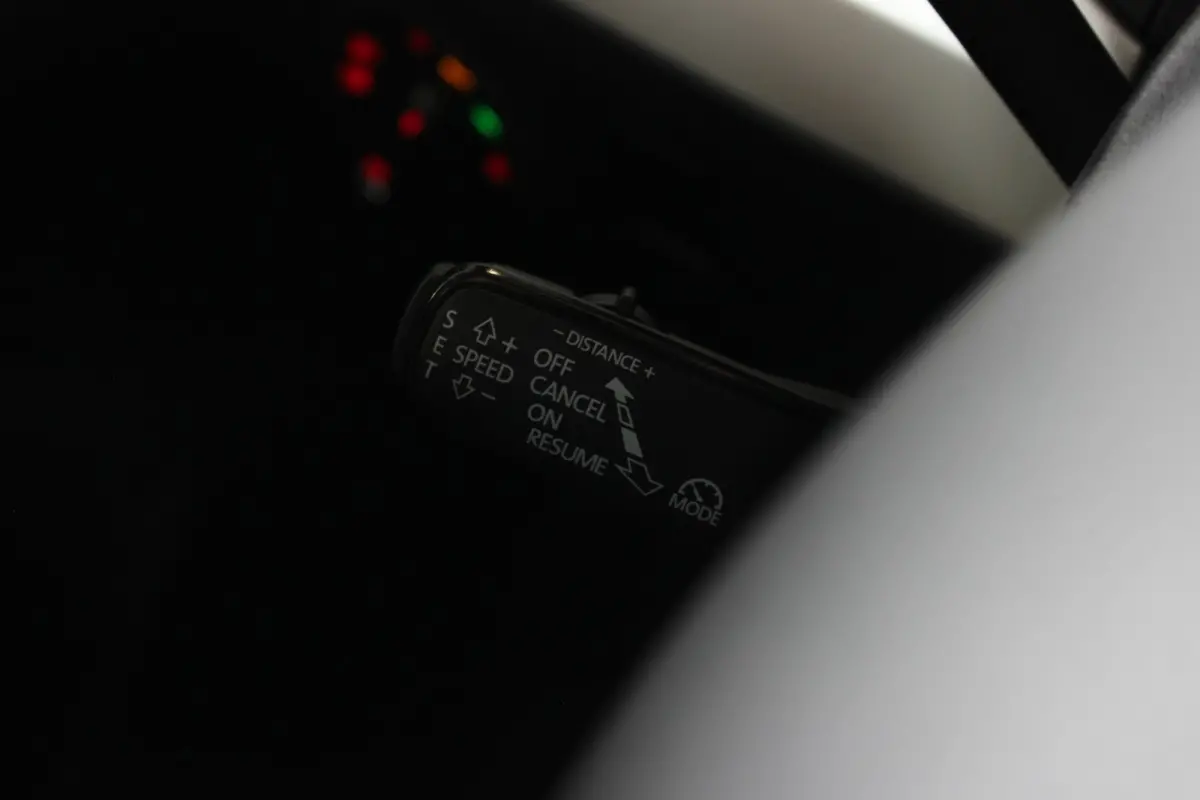 1.0 TSI Xcellence Launch Edition Full LED | Adapt. Cruise | Carplay | Camera | Navi | Bluetooth | Keyless | Beats | 17" LMV | PDC V+A