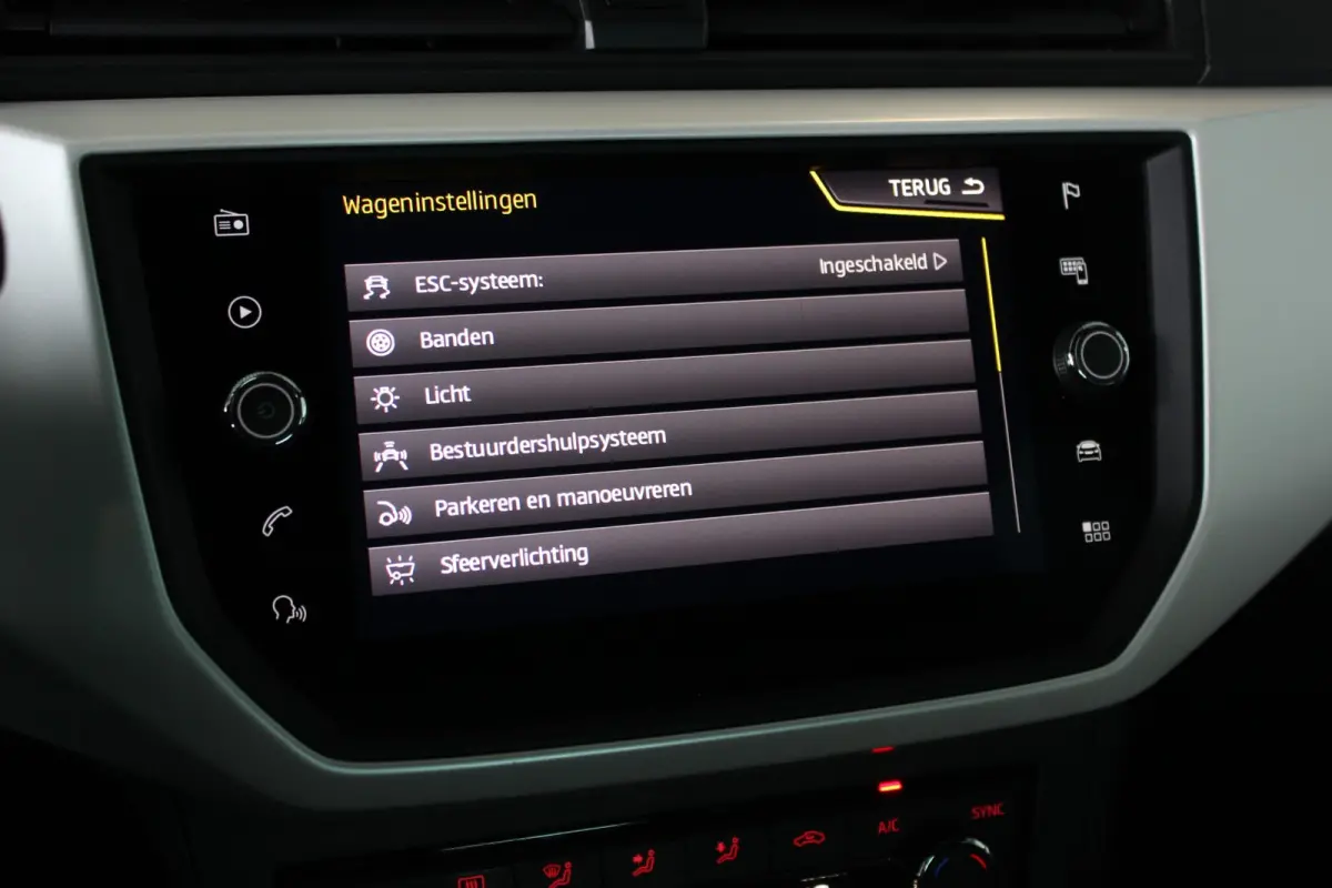1.0 TSI Xcellence Launch Edition Full LED | Adapt. Cruise | Carplay | Camera | Navi | Bluetooth | Keyless | Beats | 17" LMV | PDC V+A