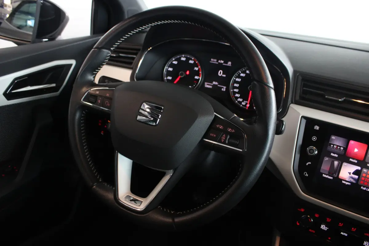 1.0 TSI Xcellence Launch Edition Full LED | Adapt. Cruise | Carplay | Camera | Navi | Bluetooth | Keyless | Beats | 17" LMV | PDC V+A