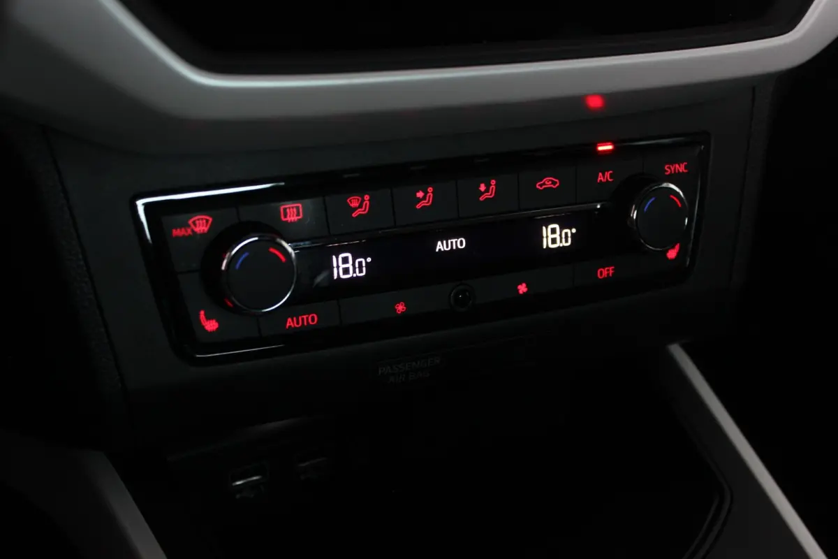 1.0 TSI Xcellence Launch Edition Full LED | Adapt. Cruise | Carplay | Camera | Navi | Bluetooth | Keyless | Beats | 17" LMV | PDC V+A