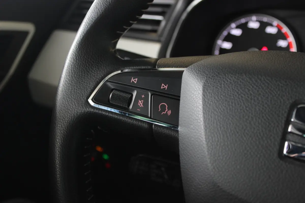 1.0 TSI Xcellence Launch Edition Full LED | Adapt. Cruise | Carplay | Camera | Navi | Bluetooth | Keyless | Beats | 17" LMV | PDC V+A