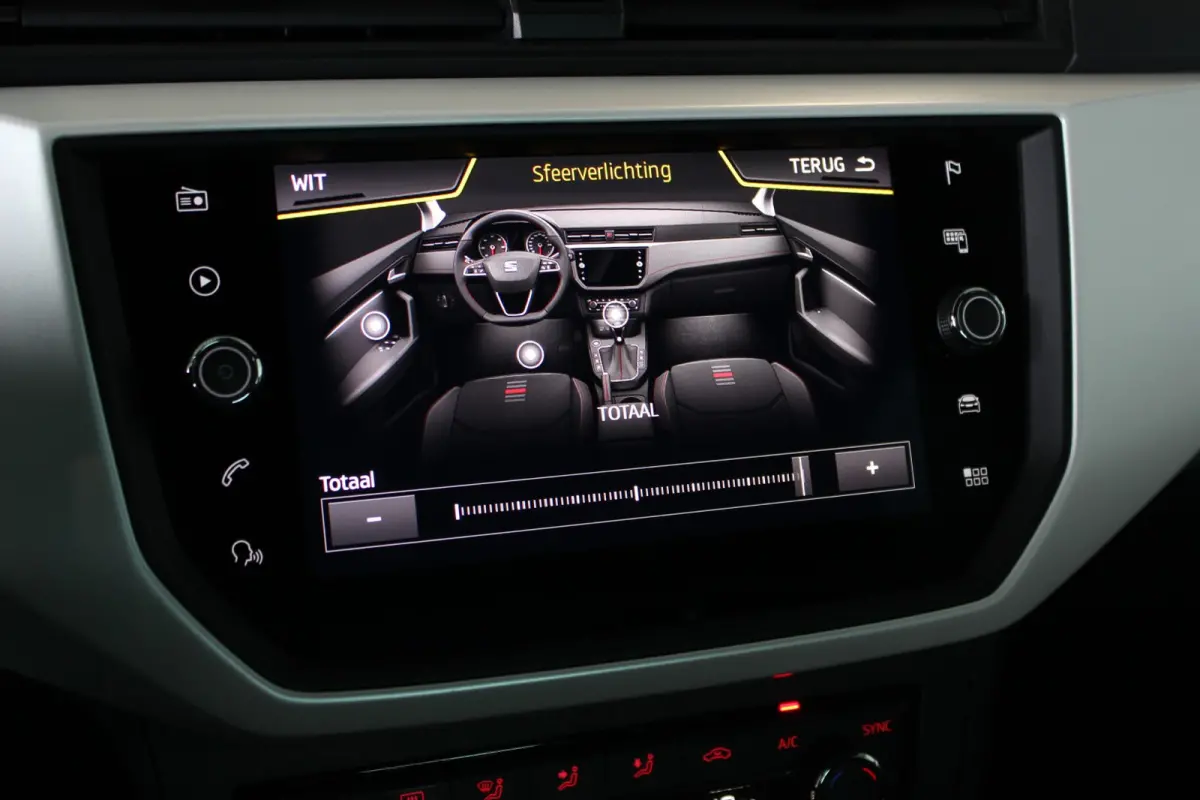 1.0 TSI Xcellence Launch Edition Full LED | Adapt. Cruise | Carplay | Camera | Navi | Bluetooth | Keyless | Beats | 17" LMV | PDC V+A