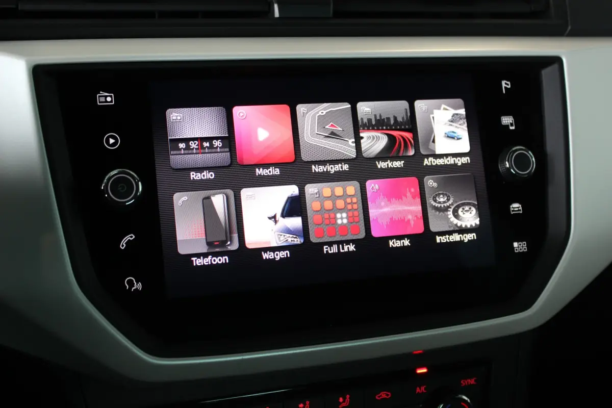 1.0 TSI Xcellence Launch Edition Full LED | Adapt. Cruise | Carplay | Camera | Navi | Bluetooth | Keyless | Beats | 17" LMV | PDC V+A