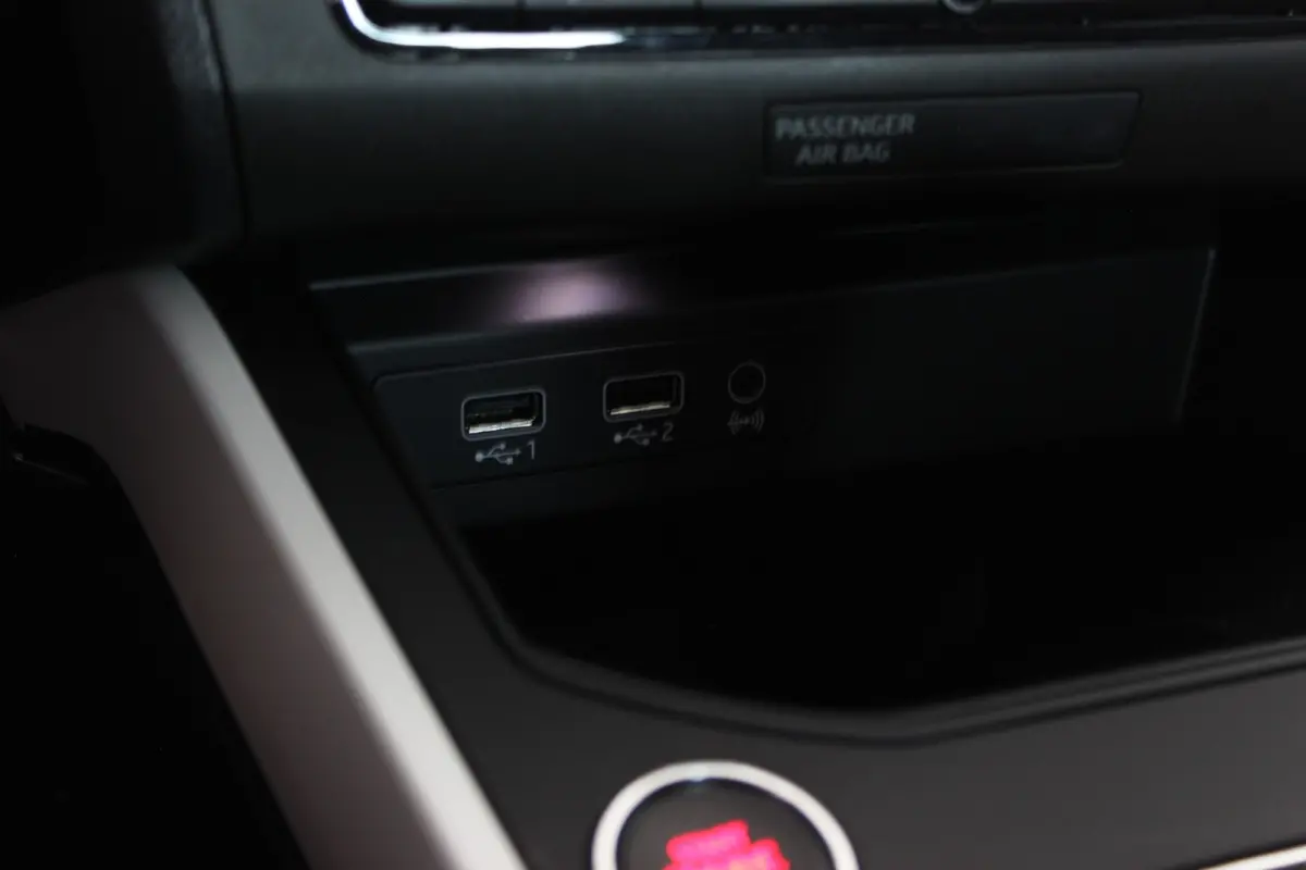 1.0 TSI Xcellence Launch Edition Full LED | Adapt. Cruise | Carplay | Camera | Navi | Bluetooth | Keyless | Beats | 17" LMV | PDC V+A