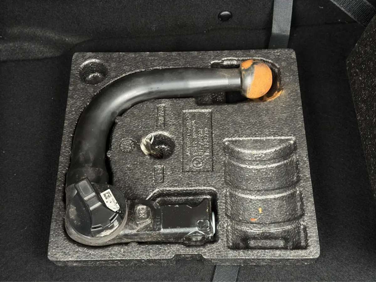 | PANORAMADAK | STOELVERWARMING | HEAD-UP | PARKEERSENSOREN V+A | LMV 19" | NAVI | APPLE CARPLAY / ANDROID AUTO |