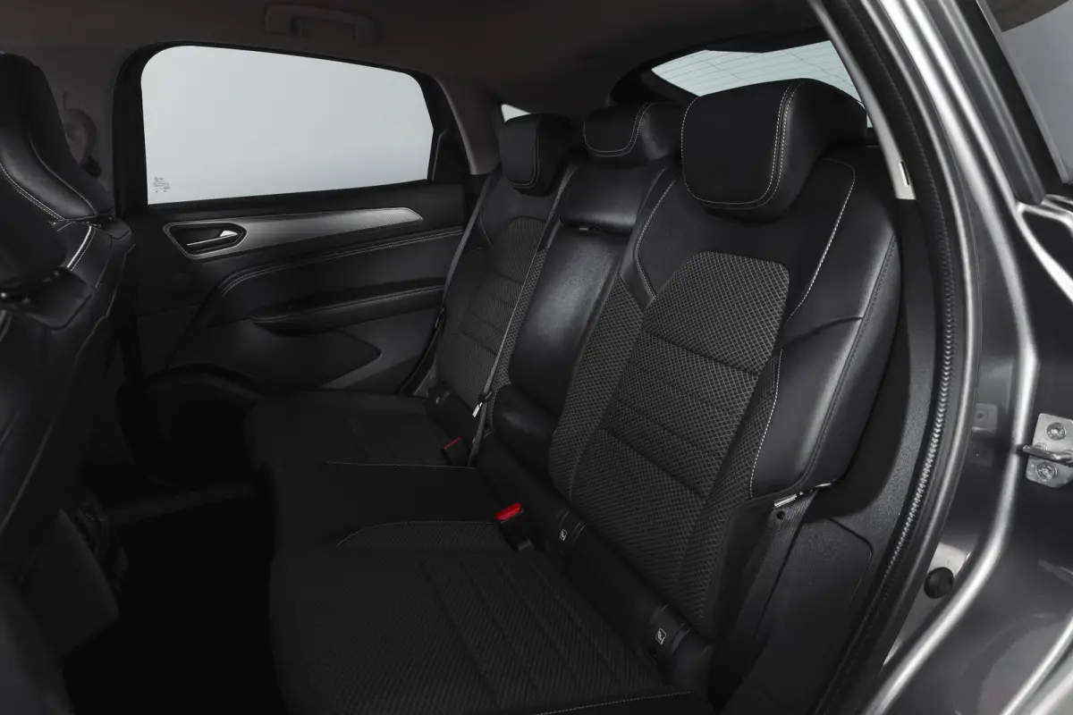 1.6 E-Tech full hybrid 145 techno | Dig. Cockpit | Adapt. Cruise | Stoel-+Stuurverw. | PDC | Camera | NAV + App, Connect | ECC | Afn. Trekhaak | LM 18" |