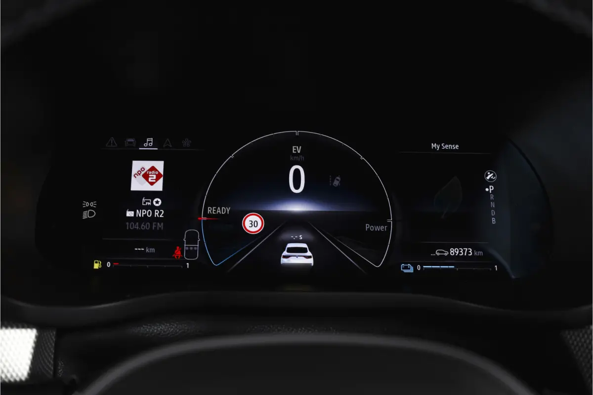 1.6 E-Tech full hybrid 145 techno | Dig. Cockpit | Adapt. Cruise | Stoel-+Stuurverw. | PDC | Camera | NAV + App, Connect | ECC | Afn. Trekhaak | LM 18" |