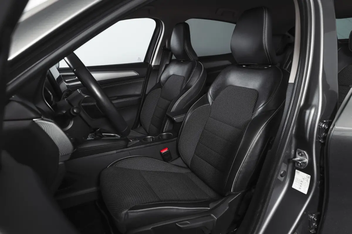 1.6 E-Tech full hybrid 145 techno | Dig. Cockpit | Adapt. Cruise | Stoel-+Stuurverw. | PDC | Camera | NAV + App, Connect | ECC | Afn. Trekhaak | LM 18" |