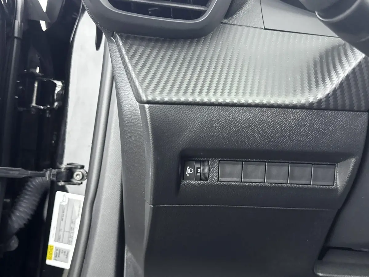 SUV 100 pk Style | Apple Carplay/Android Auto | Airco | Rijstrooksensor met Correctie | Parkeerhulp achter