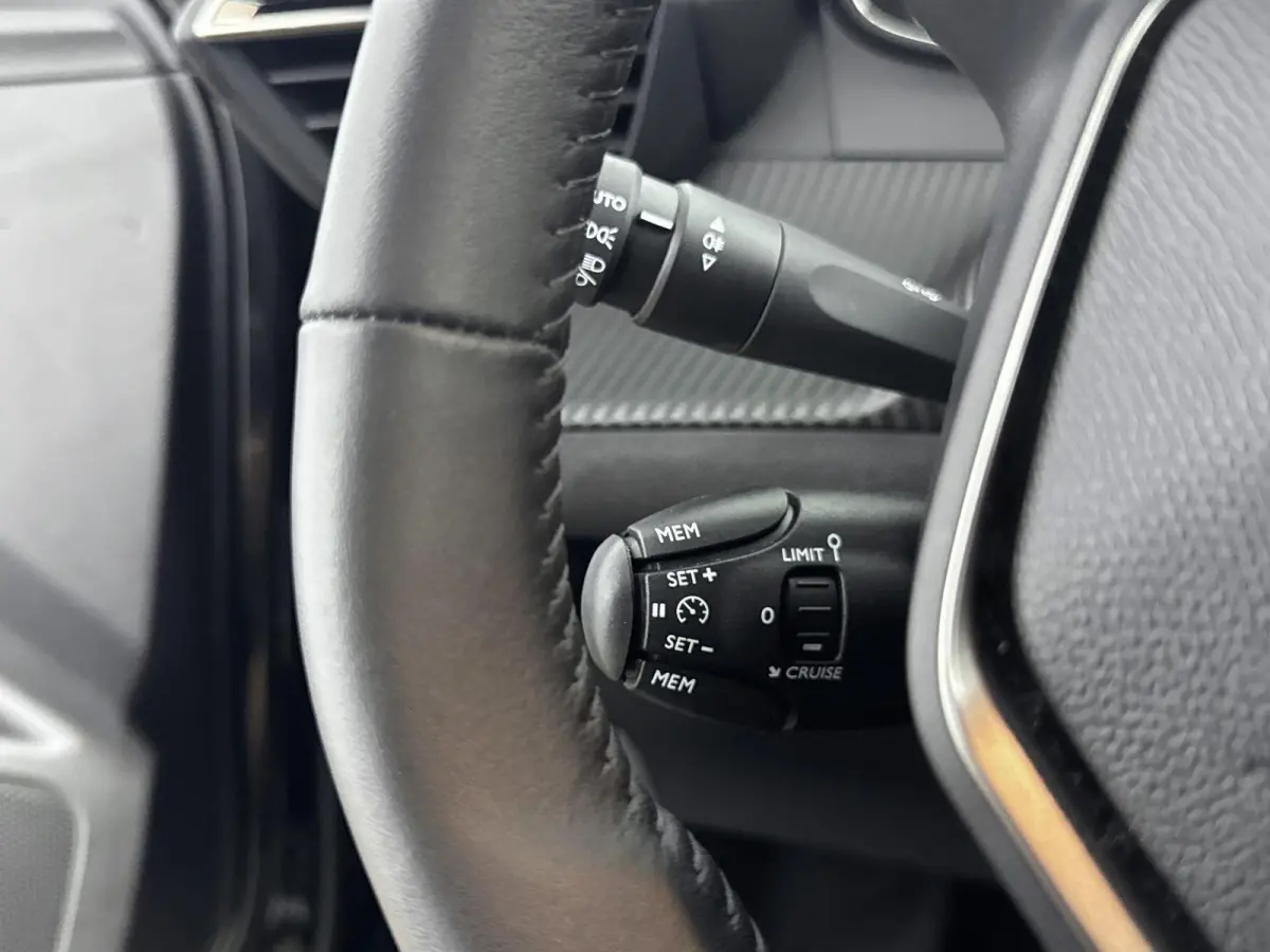 SUV 100 pk Style | Apple Carplay/Android Auto | Airco | Rijstrooksensor met Correctie | Parkeerhulp achter