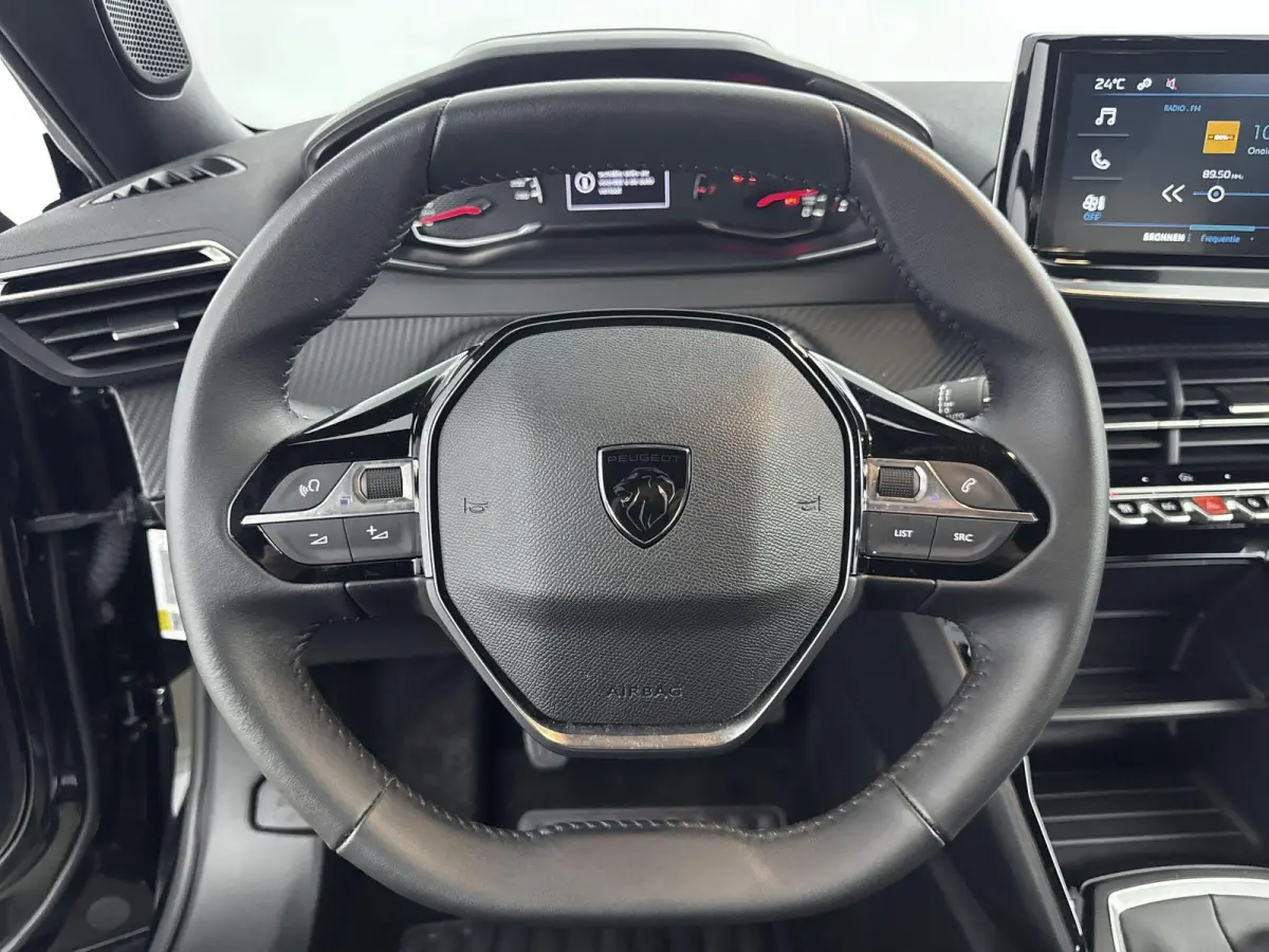SUV 100 pk Style | Apple Carplay/Android Auto | Airco | Rijstrooksensor met Correctie | Parkeerhulp achter