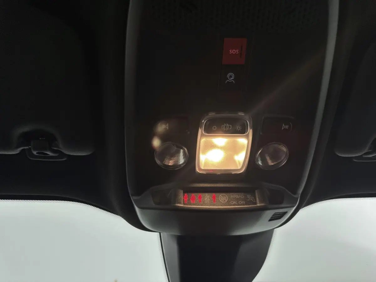 SUV 100 pk Style | Apple Carplay/Android Auto | Airco | Rijstrooksensor met Correctie | Parkeerhulp achter