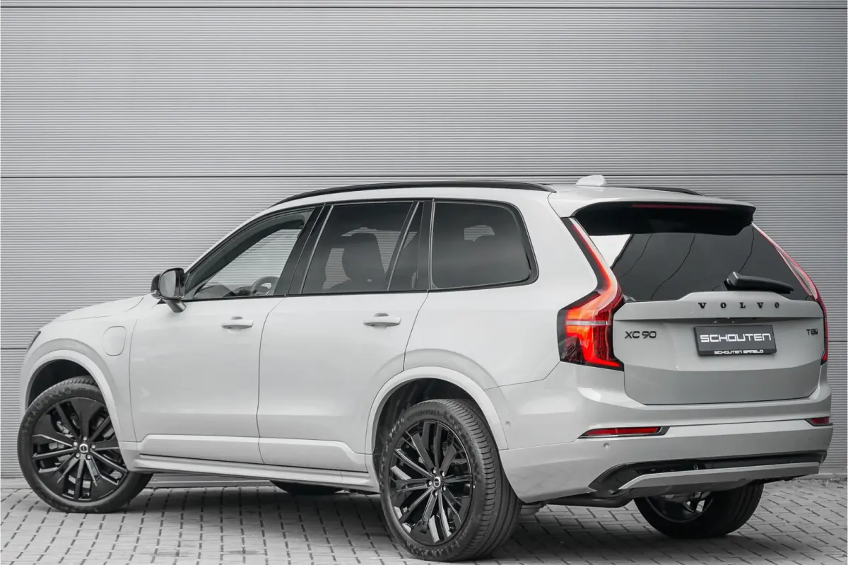 2.0 T8 Plug-in AWD Ultra Black 7p Model 2027 B&W Pano Massage Stoelventilatie Trekhaak