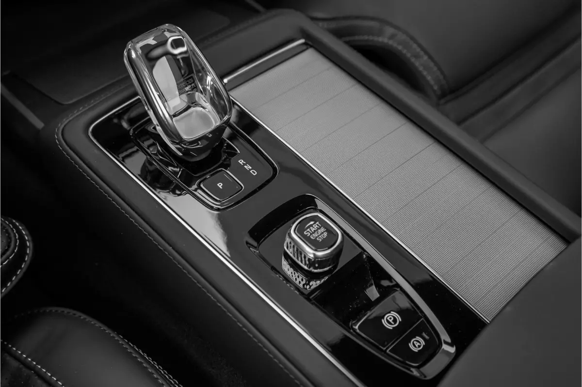 2.0 T8 Plug-in AWD Ultra Black 7p Model 2027 B&W Pano Massage Stoelventilatie Trekhaak