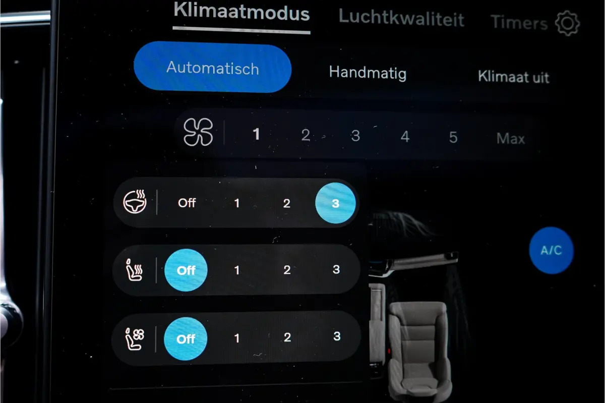 2.0 T8 Plug-in AWD Ultra Black 7p Model 2027 B&W Pano Massage Stoelventilatie Trekhaak
