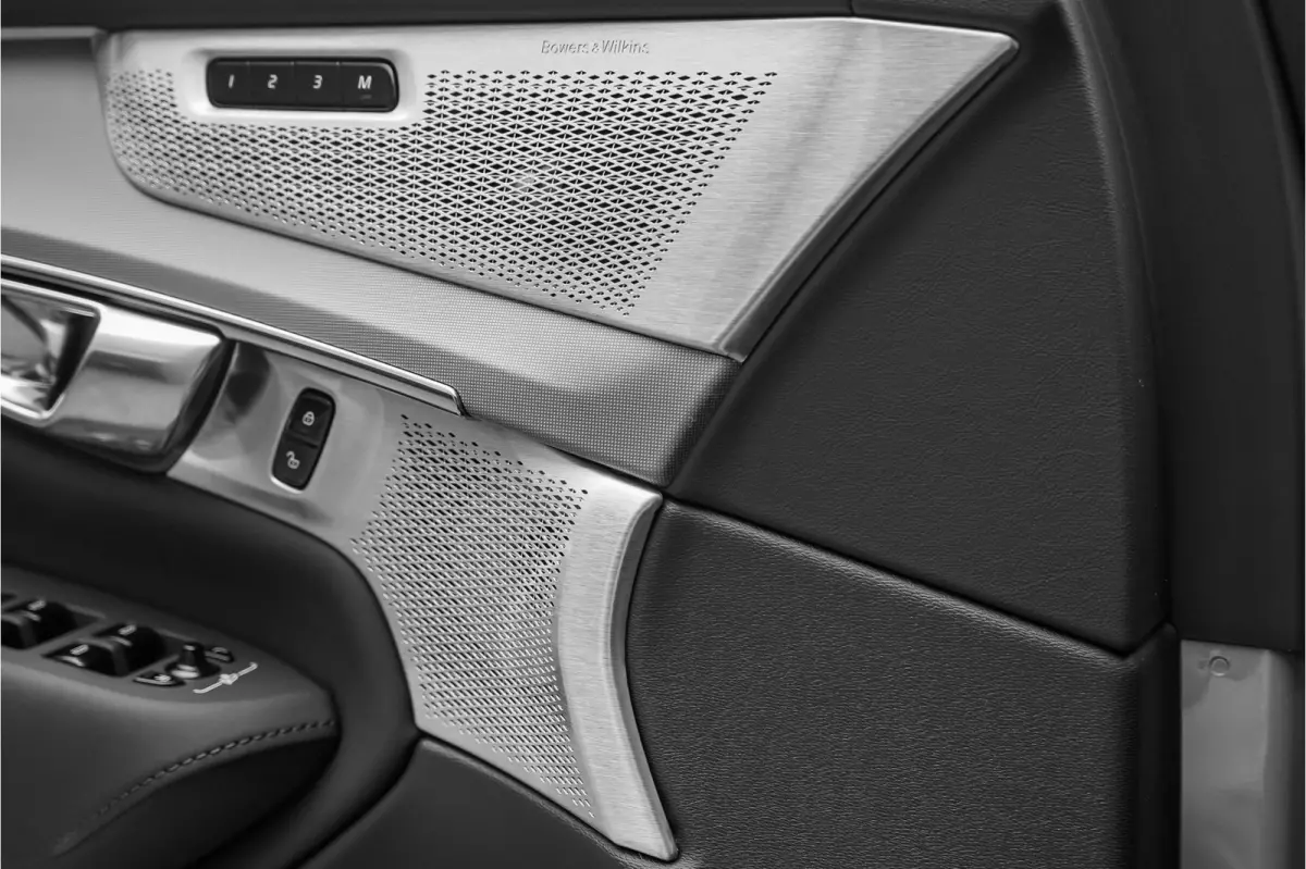 2.0 T8 Plug-in AWD Ultra Black 7p Model 2027 B&W Pano Massage Stoelventilatie Trekhaak