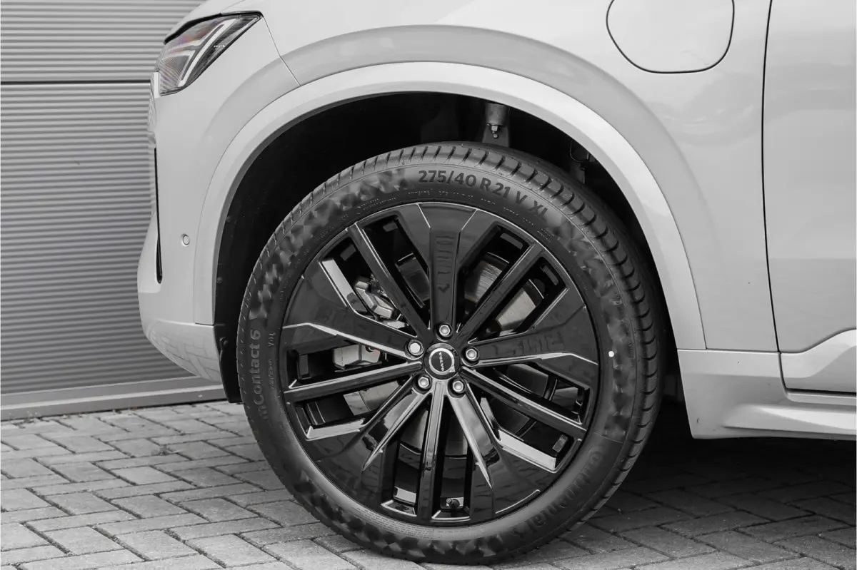 2.0 T8 Plug-in AWD Ultra Black 7p Model 2027 B&W Pano Massage Stoelventilatie Trekhaak