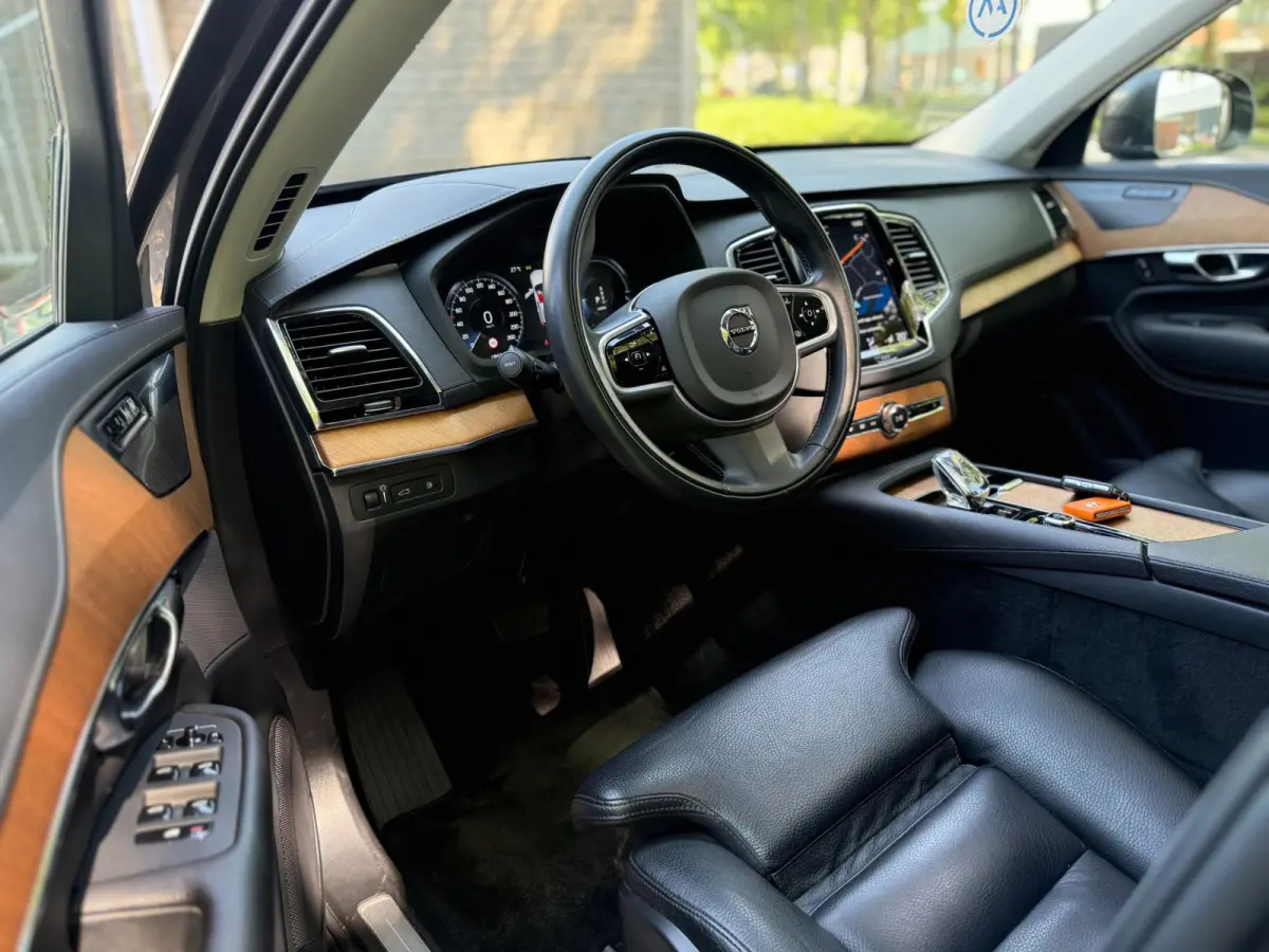 2.0 T8 Recharge AWD Plug in Hybrid Dealer onderhouden 7- Zits