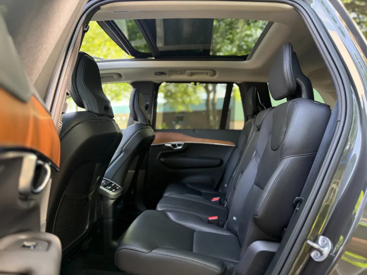 2.0 T8 Recharge AWD Plug in Hybrid Dealer onderhouden 7- Zits