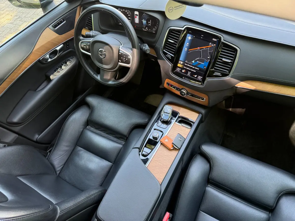 2.0 T8 Recharge AWD Plug in Hybrid Dealer onderhouden 7- Zits