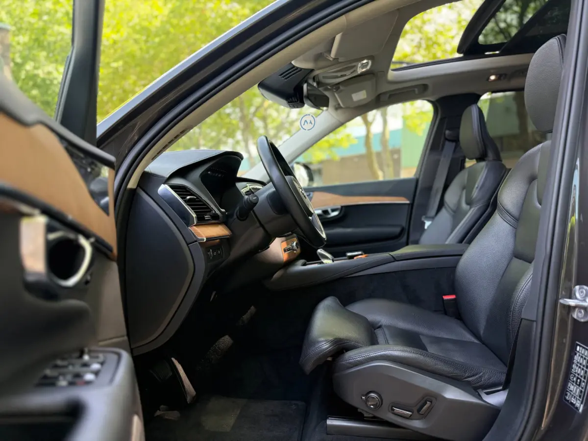2.0 T8 Recharge AWD Plug in Hybrid Dealer onderhouden 7- Zits