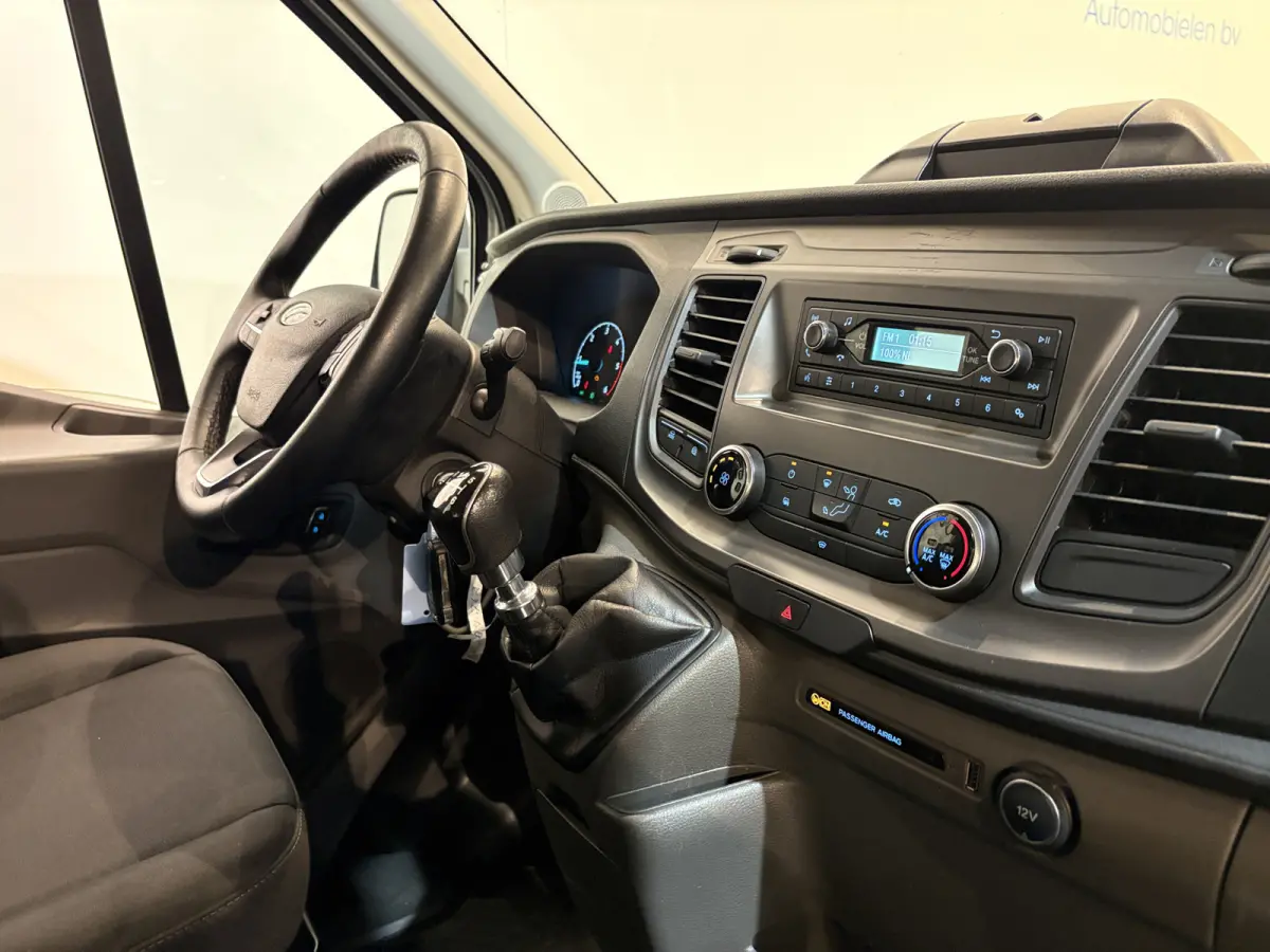 350 2.0 TDCI L3H1 DC Trend 4x4 / Open Laadbak / Dubbel Cabine 6 pers. / Airco / Trekhaak 2,8T / 54.500 KM !!