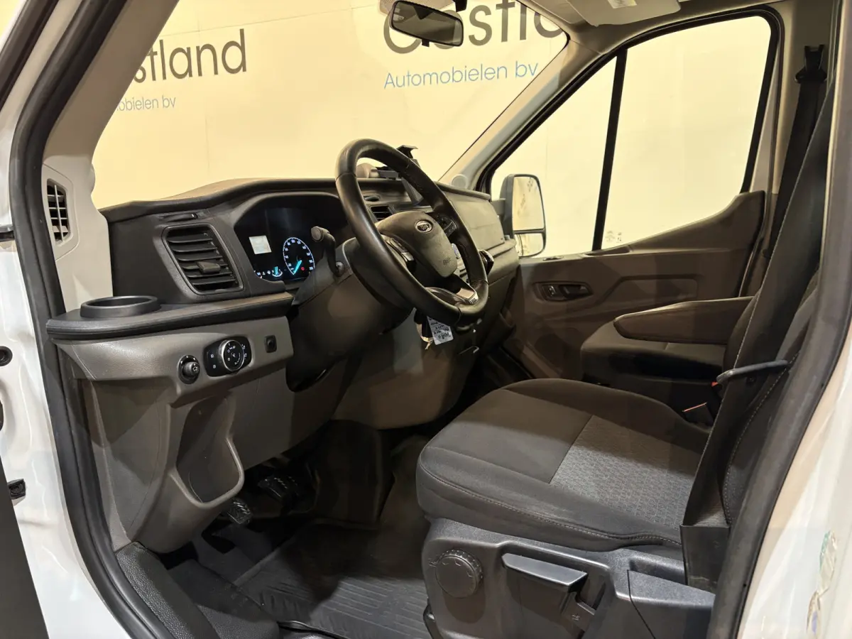 350 2.0 TDCI L3H1 DC Trend 4x4 / Open Laadbak / Dubbel Cabine 6 pers. / Airco / Trekhaak 2,8T / 54.500 KM !!