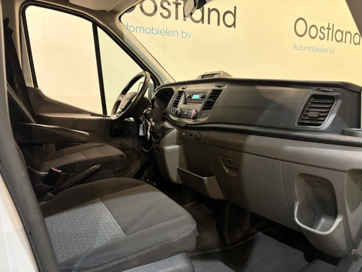350 2.0 TDCI L3H1 DC Trend 4x4 / Open Laadbak / Dubbel Cabine 6 pers. / Airco / Trekhaak 2,8T / 54.500 KM !!