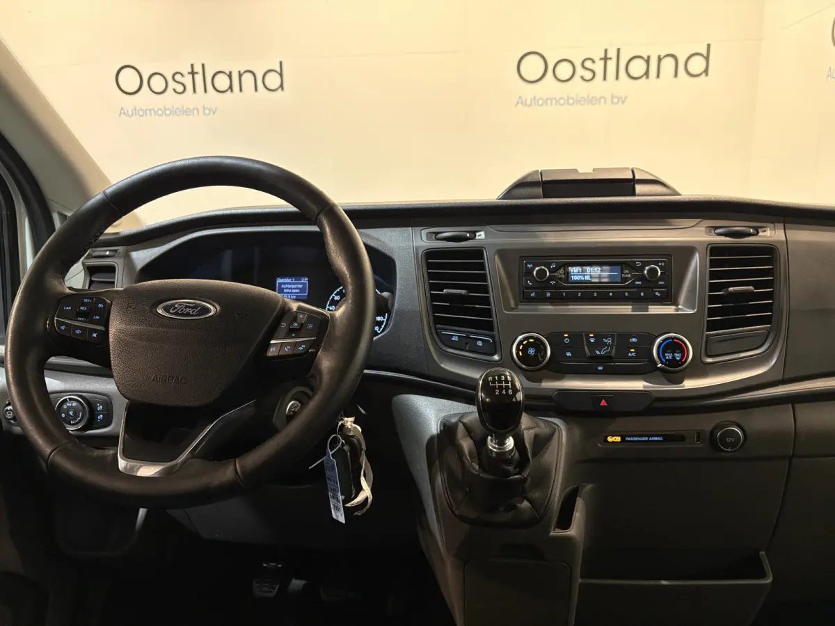 350 2.0 TDCI L3H1 DC Trend 4x4 / Open Laadbak / Dubbel Cabine 6 pers. / Airco / Trekhaak 2,8T / 54.500 KM !!