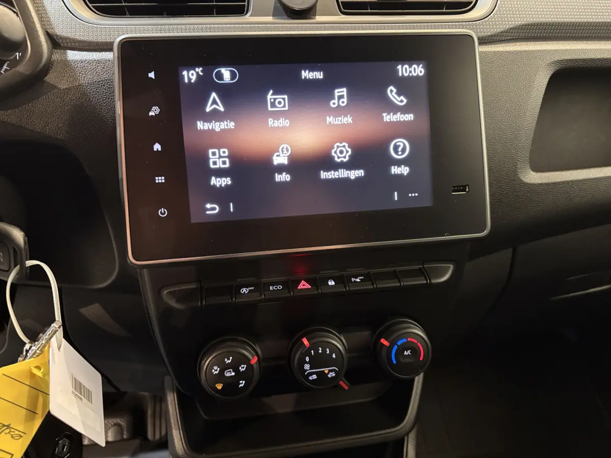 1.3 TCe 100 Comfort Benzine / Airco / Cruise / Navigatie / 11.500 KM !!
