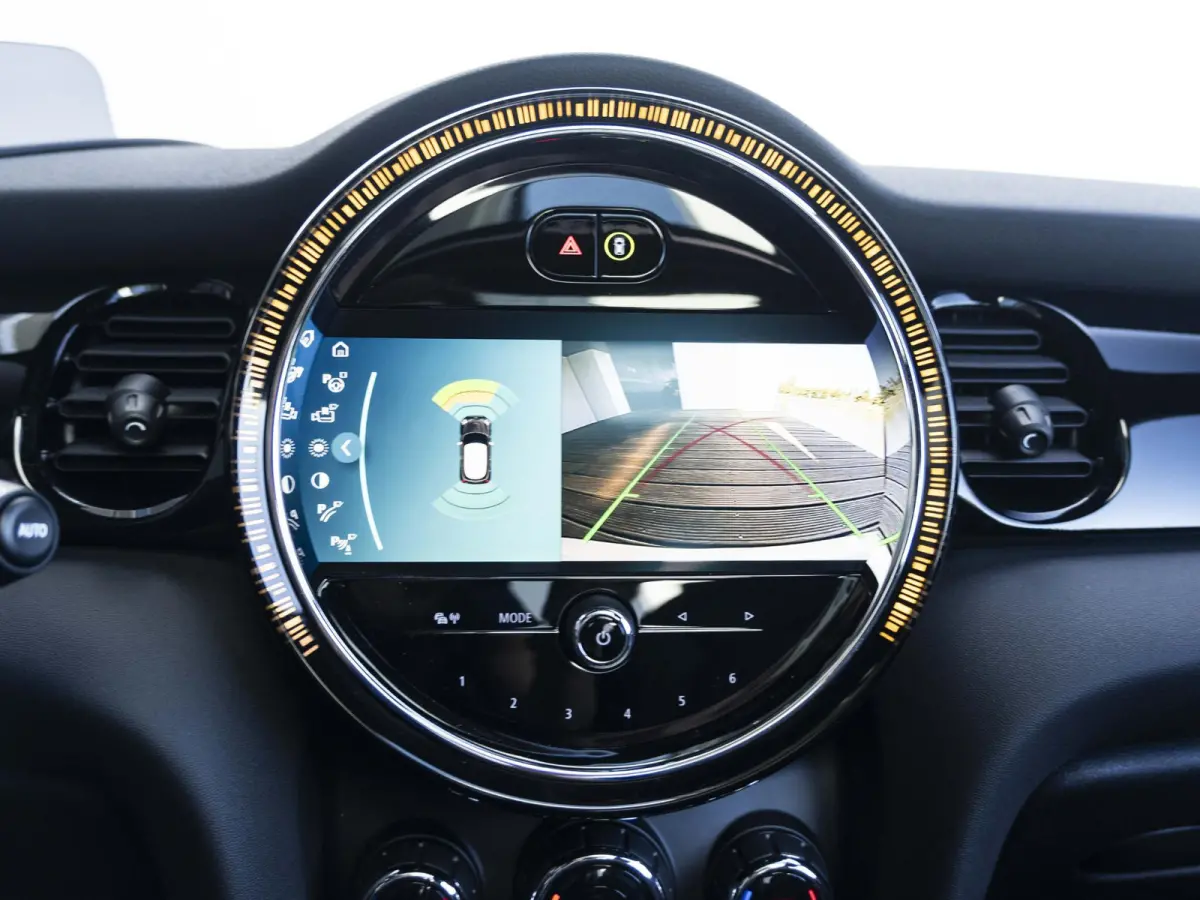 Cooper Rockingham GT | JCW-pakket | Adaptief onderstel | Stuur & Stoelverwarming | Achteruitrijcamera | Head-Up Display | Glazen panoramadak |