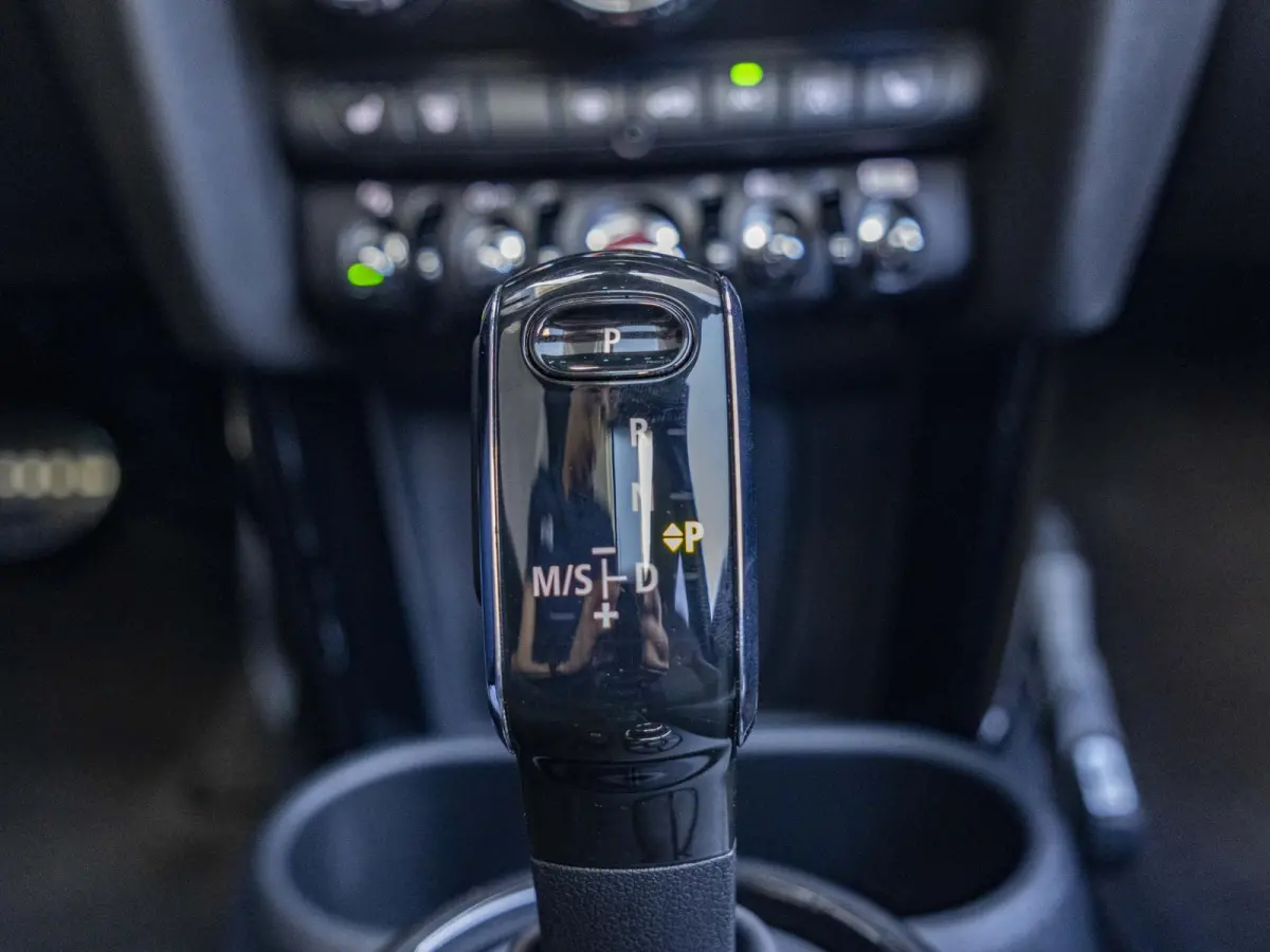 Cooper Rockingham GT | JCW-pakket | Adaptief onderstel | Stuur & Stoelverwarming | Achteruitrijcamera | Head-Up Display | Glazen panoramadak |