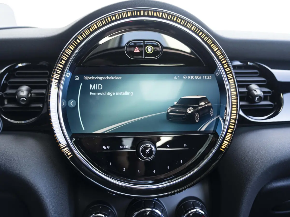 Cooper Rockingham GT | JCW-pakket | Adaptief onderstel | Stuur & Stoelverwarming | Achteruitrijcamera | Head-Up Display | Glazen panoramadak |