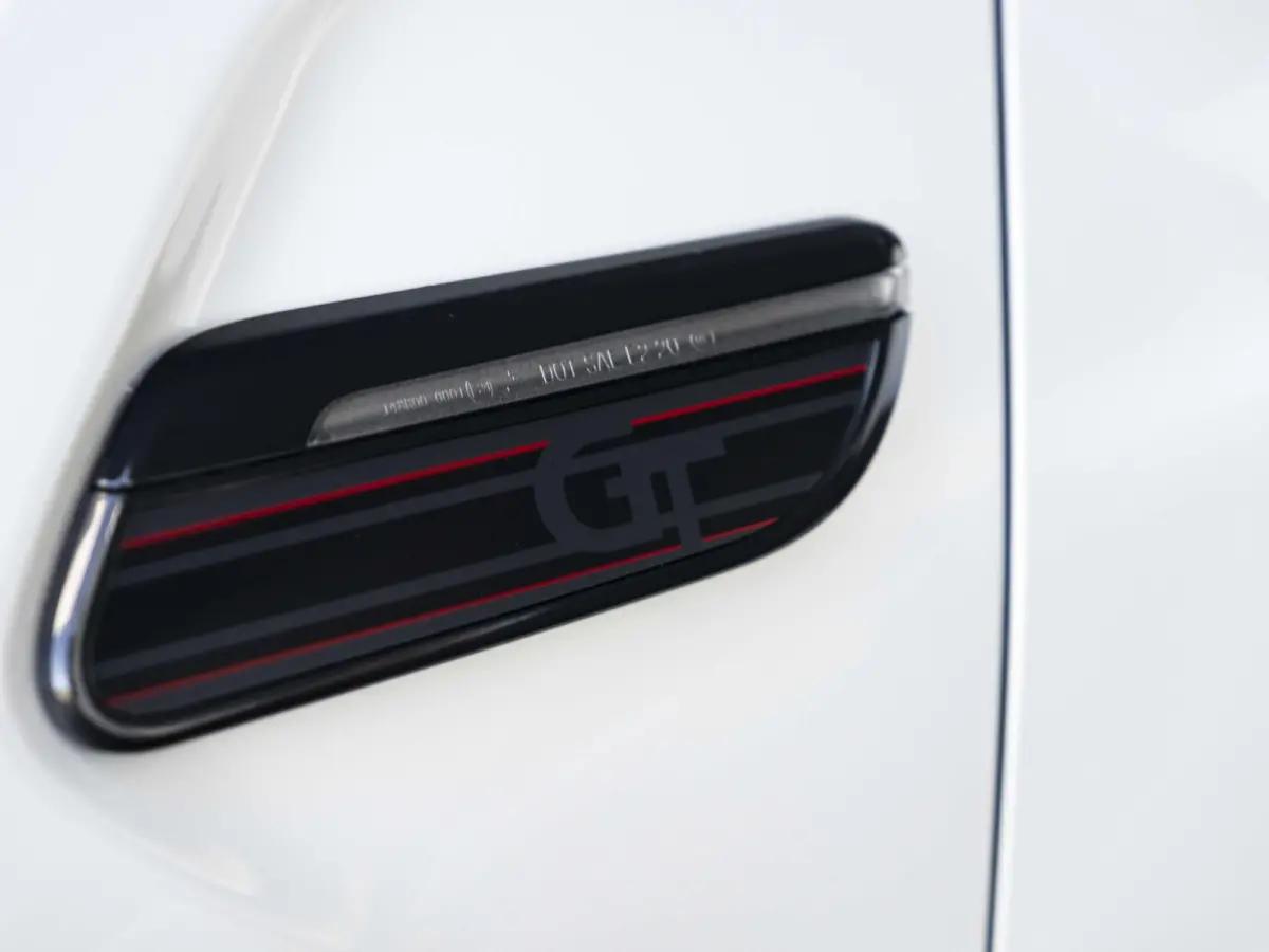 Cooper Rockingham GT | JCW-pakket | Adaptief onderstel | Stuur & Stoelverwarming | Achteruitrijcamera | Head-Up Display | Glazen panoramadak |