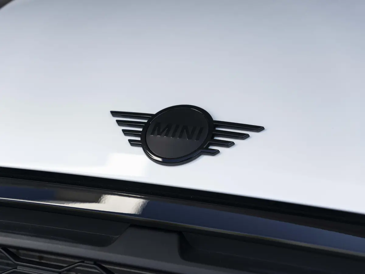 Cooper Rockingham GT | JCW-pakket | Adaptief onderstel | Stuur & Stoelverwarming | Achteruitrijcamera | Head-Up Display | Glazen panoramadak |