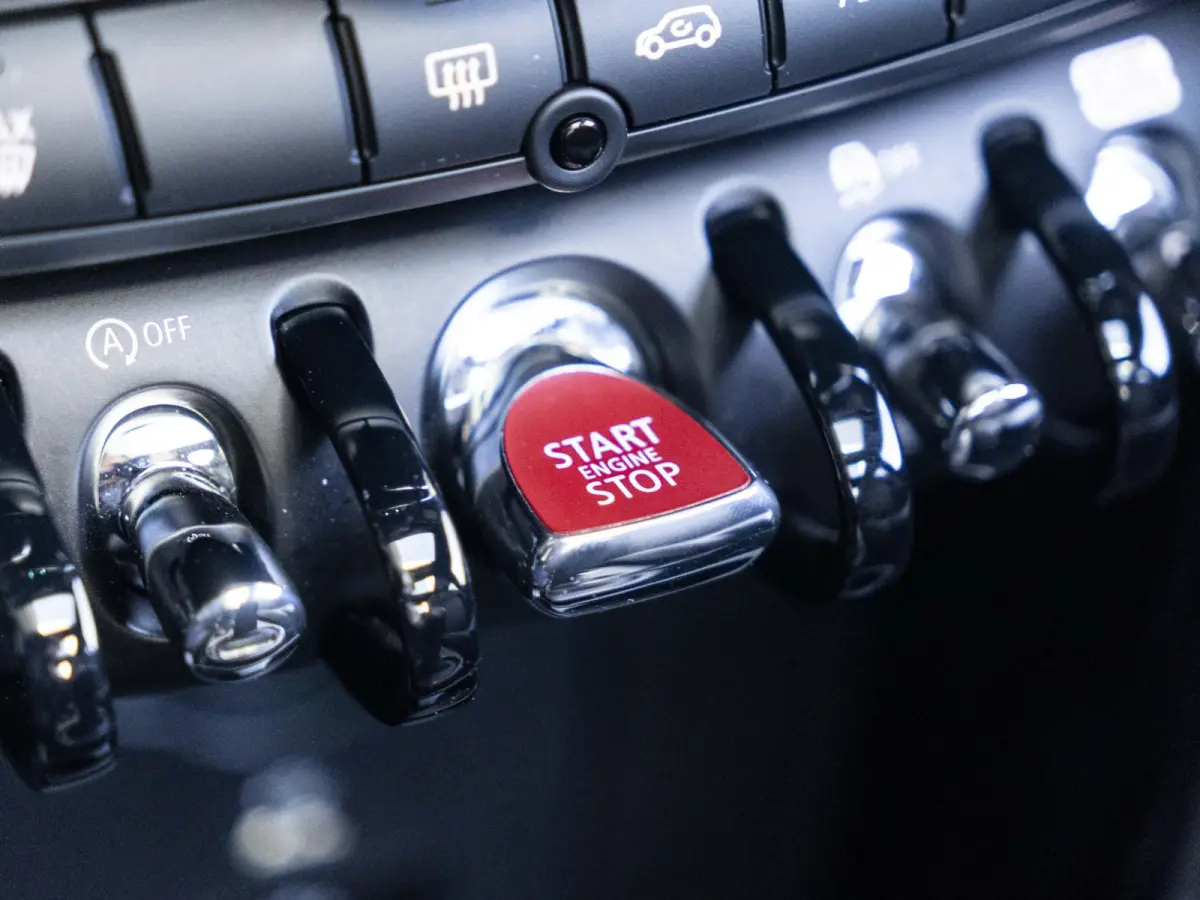 Cooper Rockingham GT | JCW-pakket | Adaptief onderstel | Stuur & Stoelverwarming | Achteruitrijcamera | Head-Up Display | Glazen panoramadak |