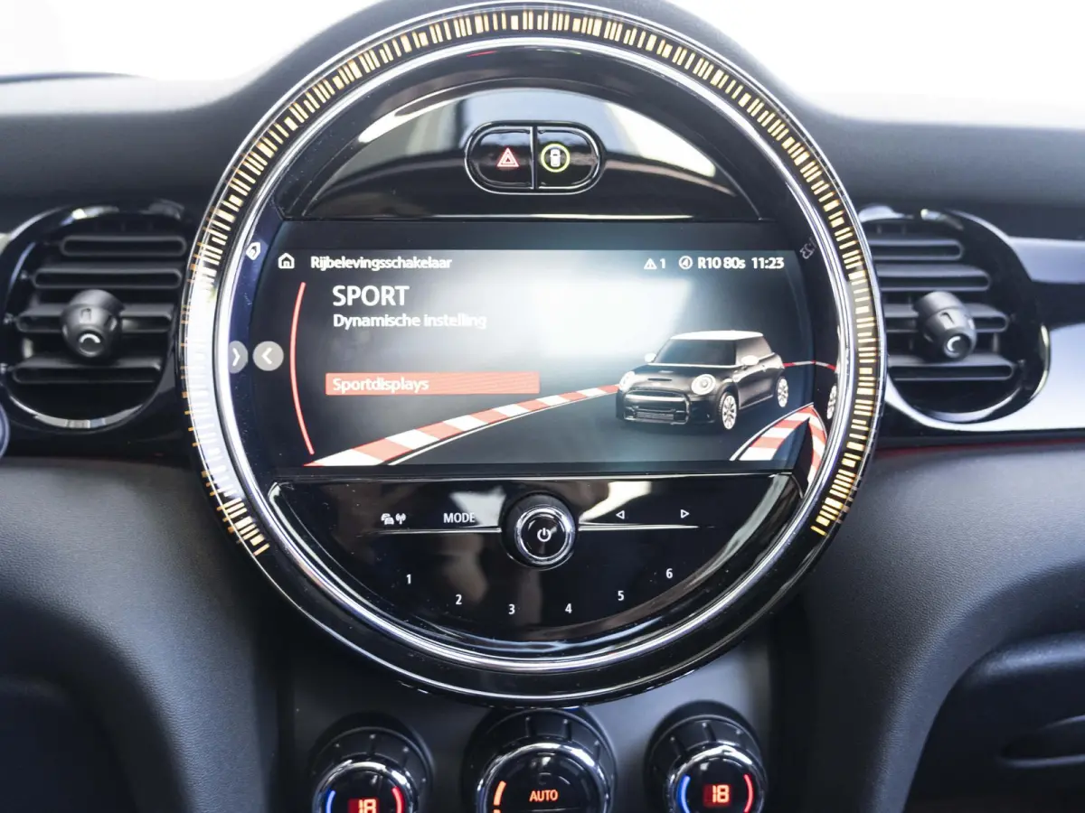 Cooper Rockingham GT | JCW-pakket | Adaptief onderstel | Stuur & Stoelverwarming | Achteruitrijcamera | Head-Up Display | Glazen panoramadak |