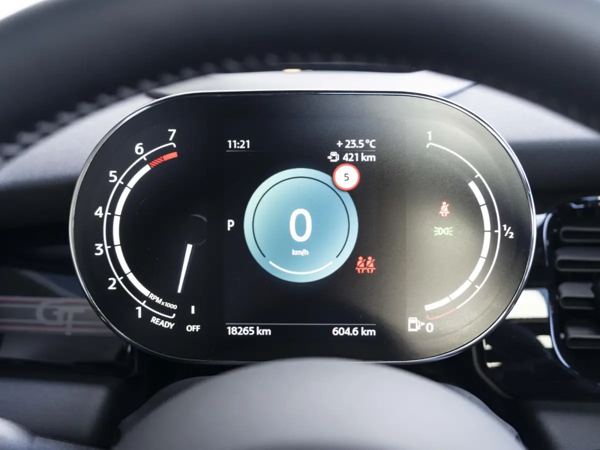 Cooper Rockingham GT | JCW-pakket | Adaptief onderstel | Stuur & Stoelverwarming | Achteruitrijcamera | Head-Up Display | Glazen panoramadak |