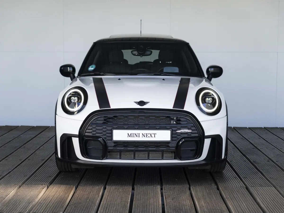 Cooper Rockingham GT | JCW-pakket | Adaptief onderstel | Stuur & Stoelverwarming | Achteruitrijcamera | Head-Up Display | Glazen panoramadak |