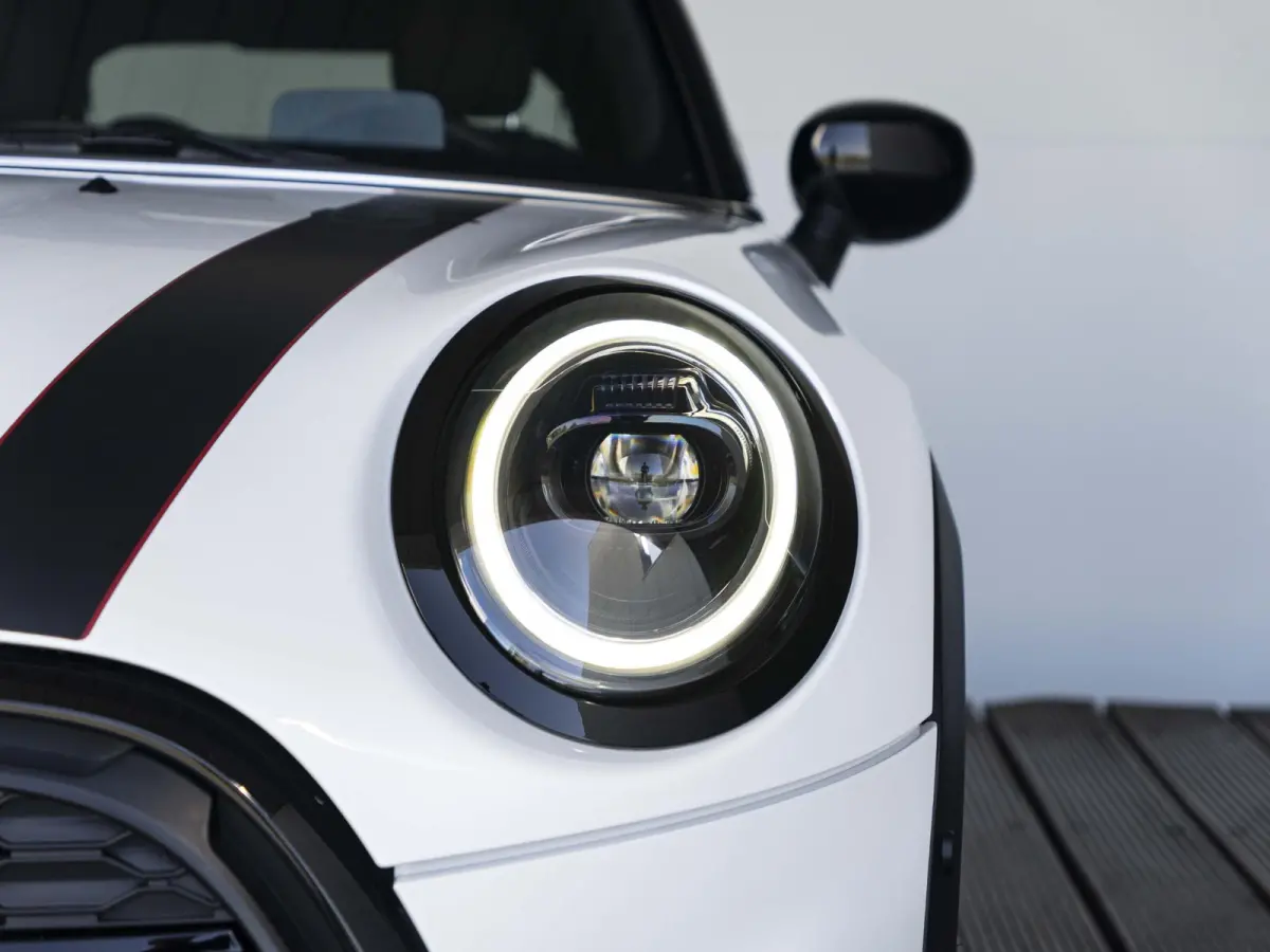 Cooper Rockingham GT | JCW-pakket | Adaptief onderstel | Stuur & Stoelverwarming | Achteruitrijcamera | Head-Up Display | Glazen panoramadak |