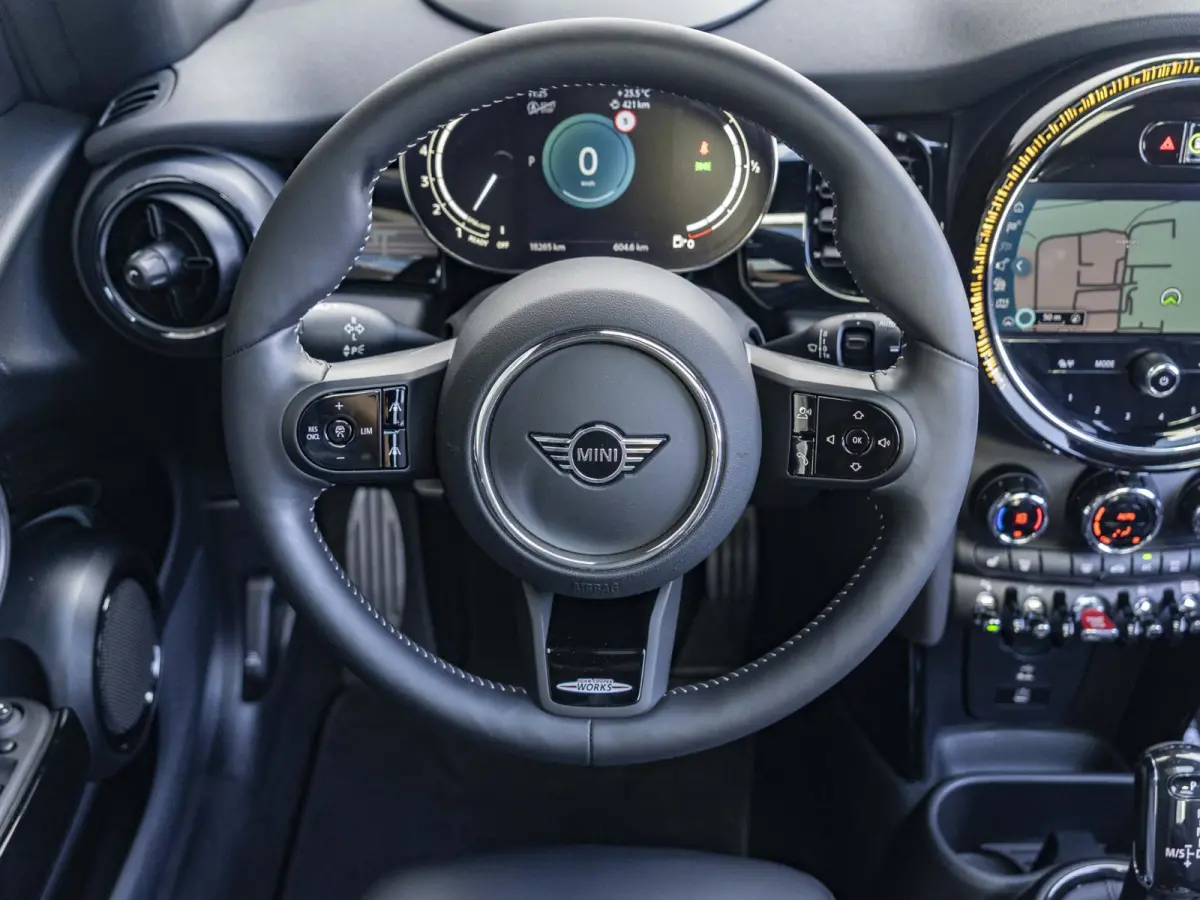 Cooper Rockingham GT | JCW-pakket | Adaptief onderstel | Stuur & Stoelverwarming | Achteruitrijcamera | Head-Up Display | Glazen panoramadak |